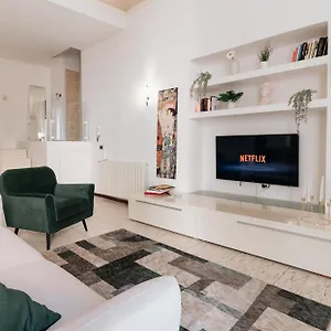 https://apt-four-luxury-art.palermohotels.org